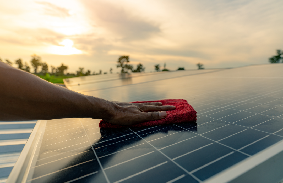 Manual Wet Cleaning of Solar Panels